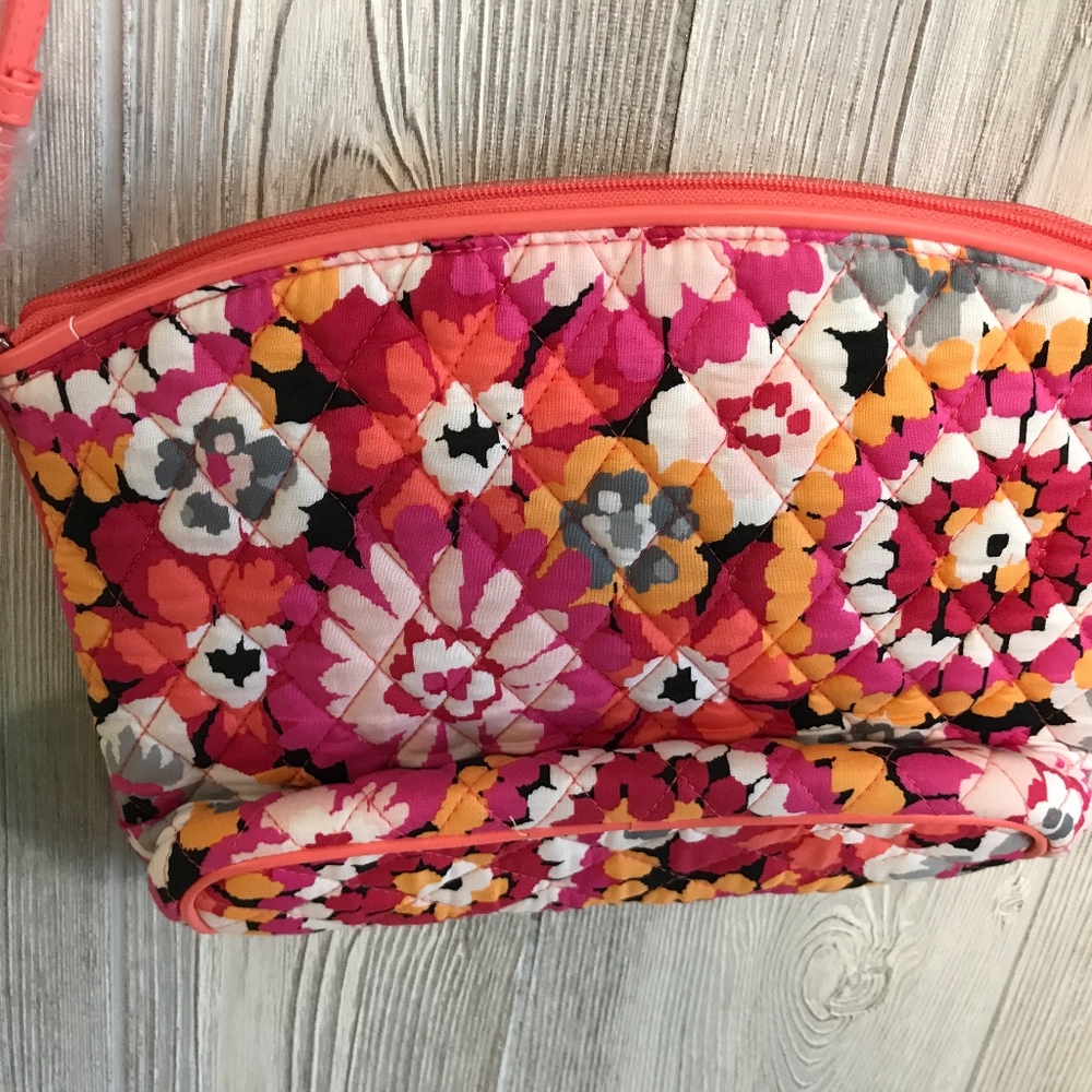 Vera Bradley Curvy Crossbody Pixie Booms $55 - Picture 3 of 6